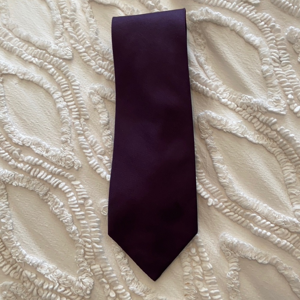 DKNY men’s tie